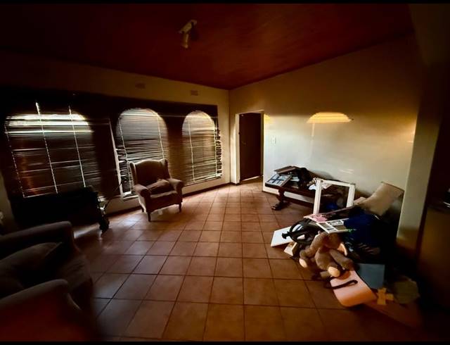 3 BEDROOM HOUSE FOR SALE IN VANDERBIJLPARK SE 3